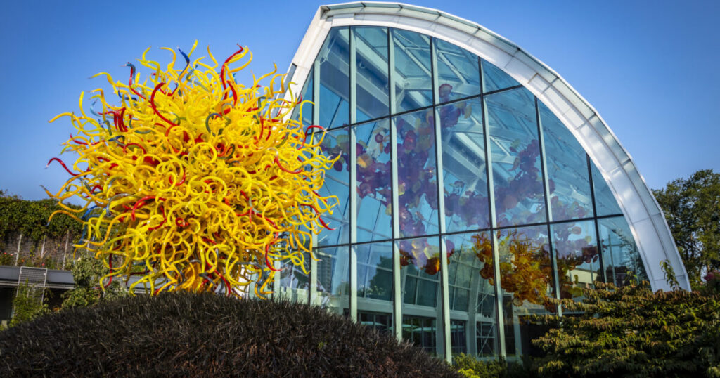 Chihuly Garden and Glass in Seattle: Where color, nature and avant-garde shapes come to play